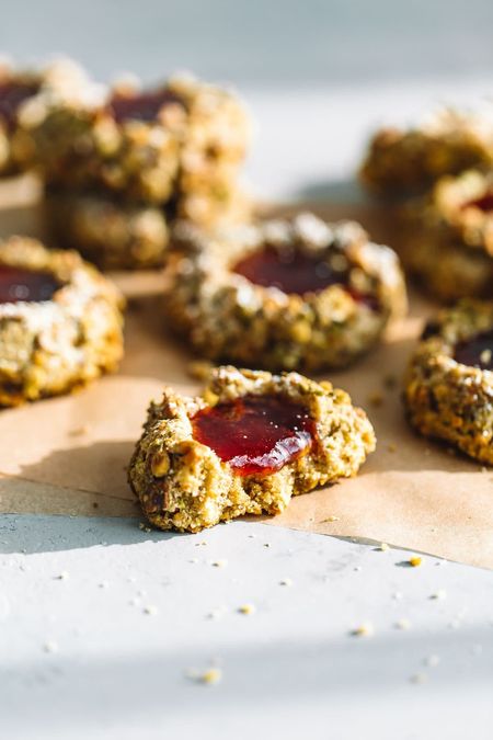 5 Simple Steps To Make Delicious Pistachio Jam Cookies at Home