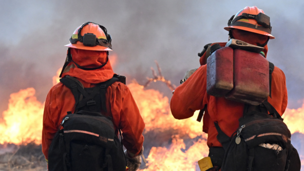 New wildfire erupts near Castaic lake, forcing 31,000, including 500 inmates to evacuate