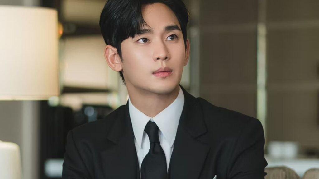 Kim Soo-hyun's old interview about romancing a child actress resurfaces amid controversy